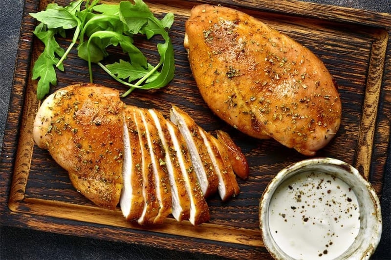 Thực phẩm giàu protein - ức gà